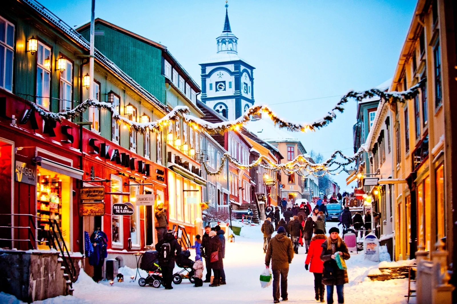 Christmas shopping at Røros_Thomas Rasmus Skaug - VisitNorway.com