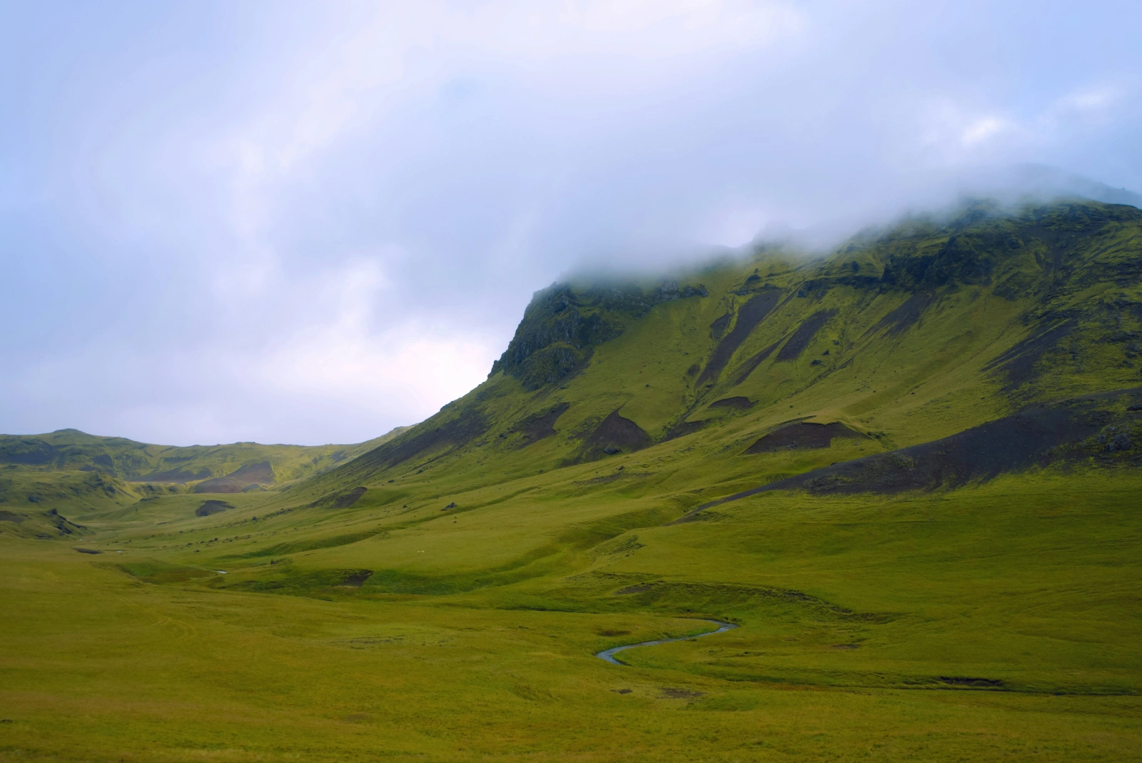 Путеводитель по романтической душе Исландии: Вдохновение среди огня и льда