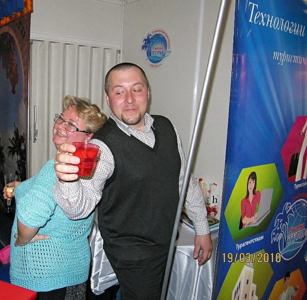 Фуршет! Все знакомые лица!