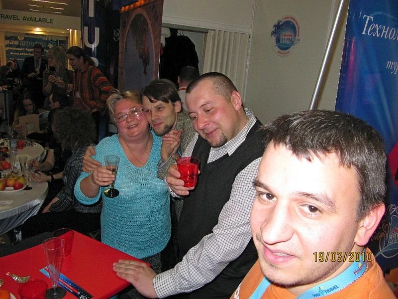 Фуршет! Все знакомые лица!