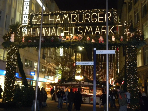 Weihnachtsmarkt-рождественский базар.