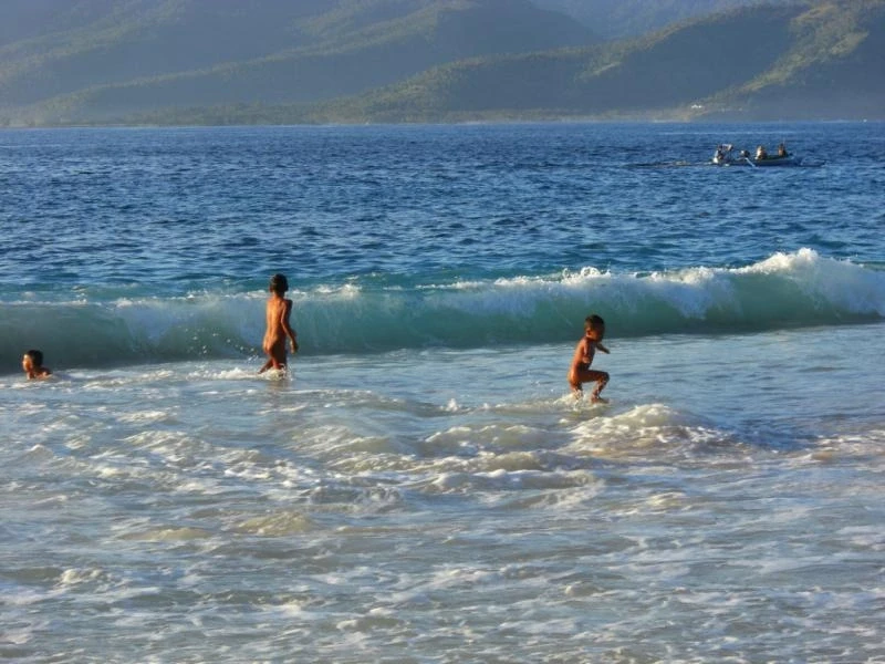 утро на Мено - водные процедуры