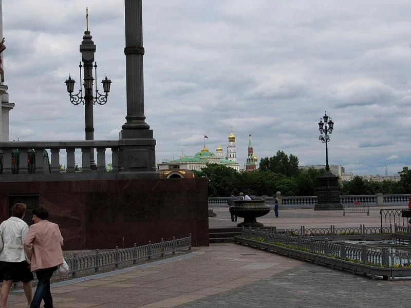 Наша Москва. У Храма Христа Спасителя