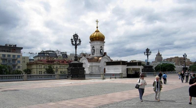 Наша Москва. У Храма Христа Спасителя