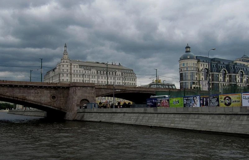 Наша Москва. Прогулка на кораблике по Москве реке.Большой Москворецкий Мост