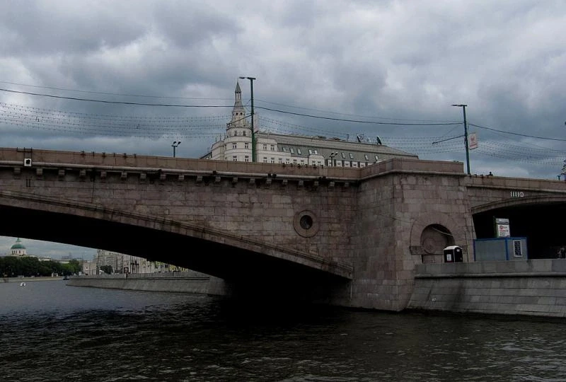 Наша Москва. Прогулка на кораблике по Москве реке.Большой Москворецкий Мост