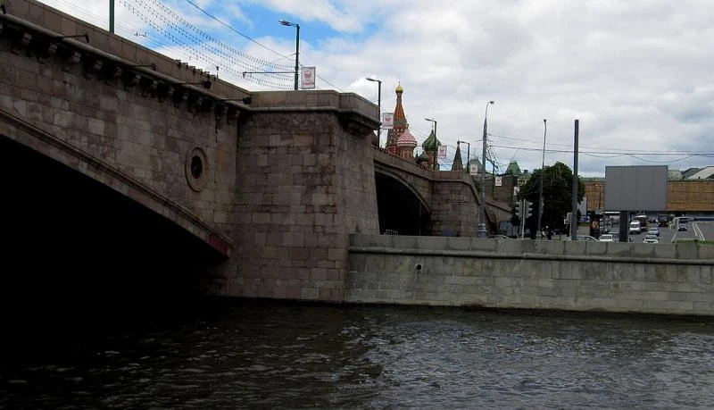 Наша Москва. Прогулка на кораблике по Москве реке.Большой Москворецкий Мост