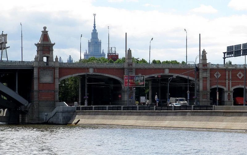 Москва. Прогулка на кораблике по Москве реке. Новоандреевский мост
