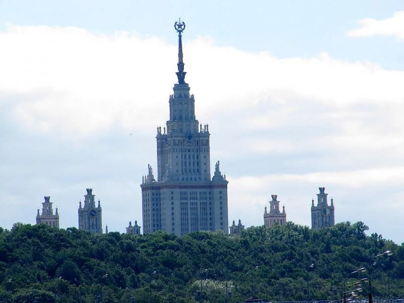 Москва. Прогулка на кораблике по Москве реке. Университет