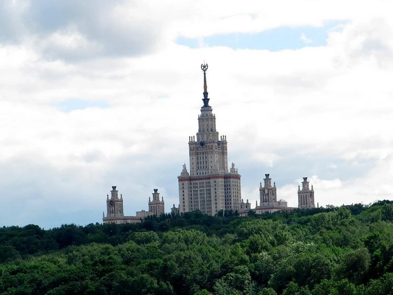 Москва. Прогулка на кораблике по Москве реке. Университет