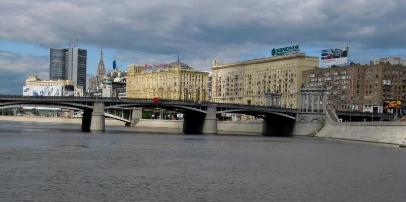 Наша Москва. Прогулка на кораблике по Москве реке.Бородинский мост