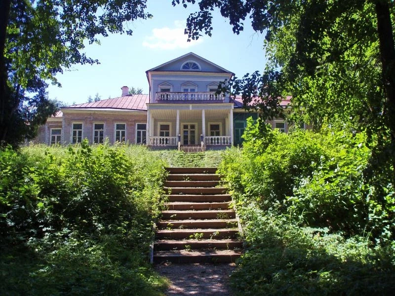 со стороны парка