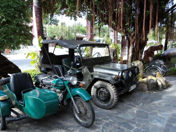 Tien Dat Mui Ne Resort 3*.Перед отелем.