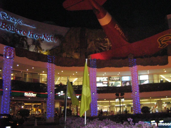  Royal Garden Plaza.