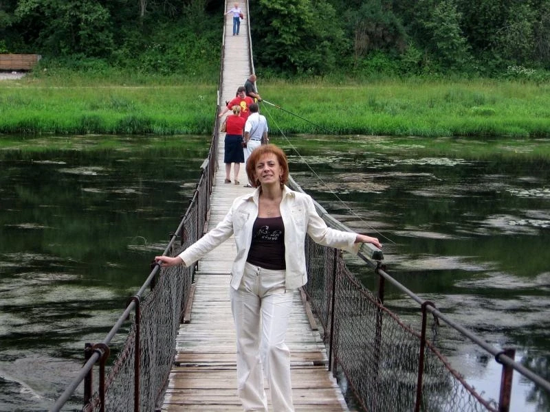 На подвесном мосту
