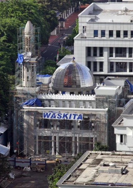 Waskita Karya - development company. Пиарит себя на свежевыстроенной мечети.