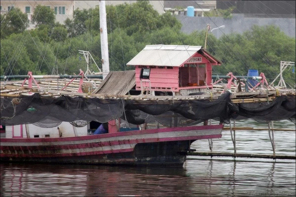 Домик на лодке