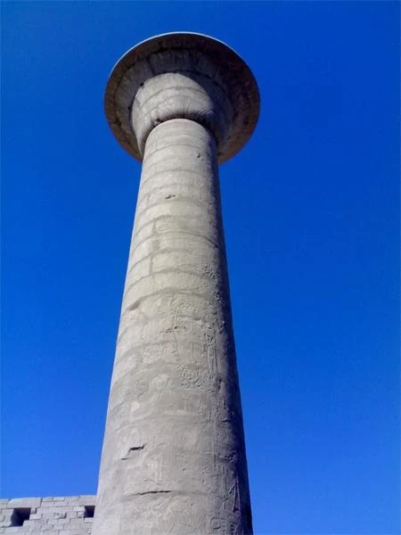 Колонна Карнакского храма