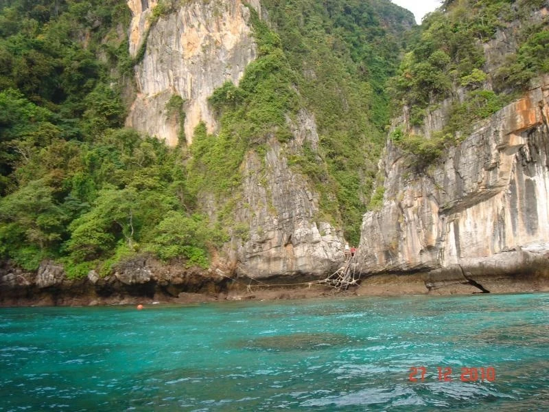 Loh Sama Bay