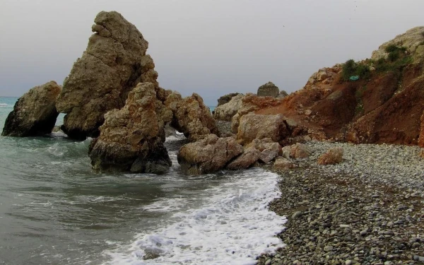 Скалы, море