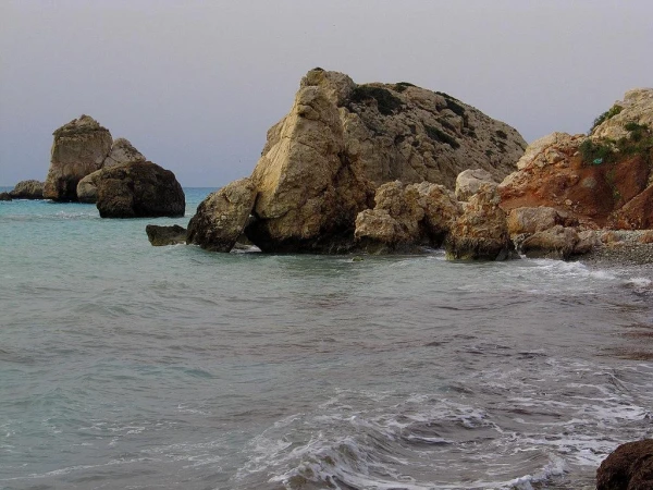 Скалы, море