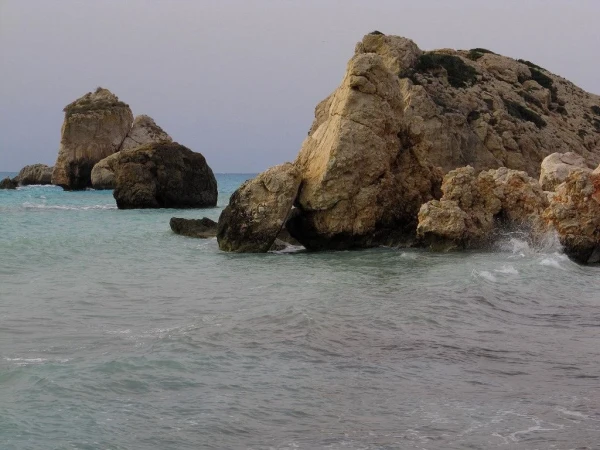 Скалы, море
