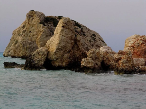 Скалы, море