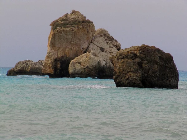 Скалы, море