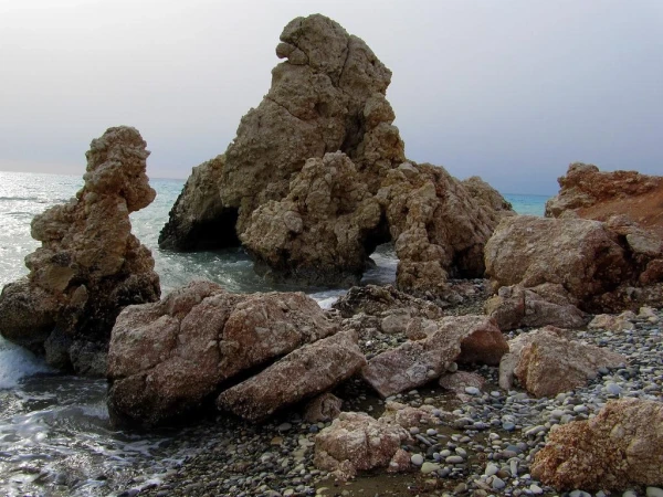 Скалы, море