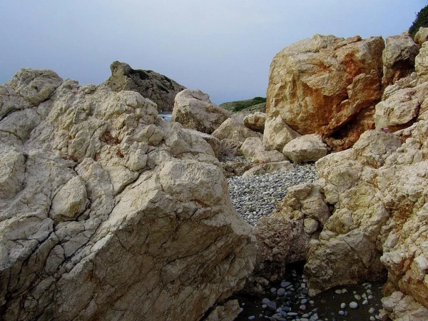 Скалы, море
