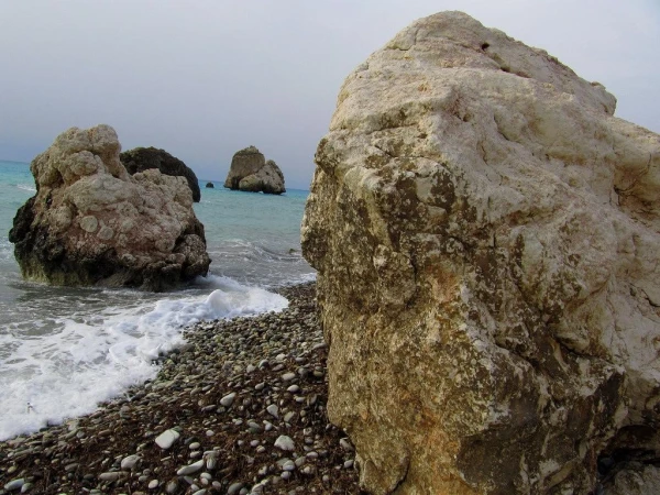 Скалы, море