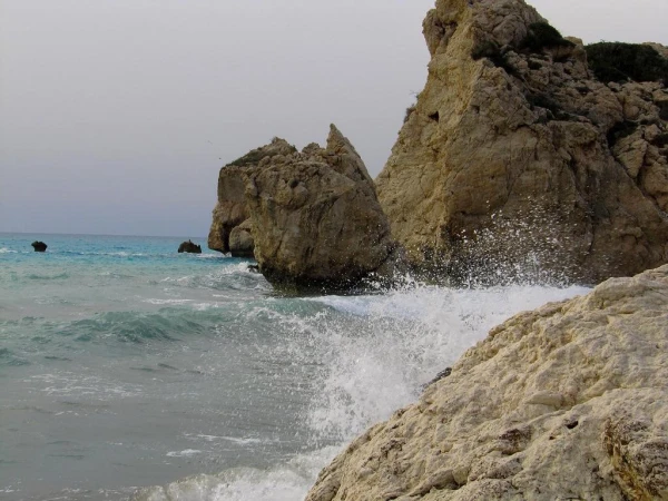 Скалы, море