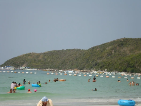 Море возле острова