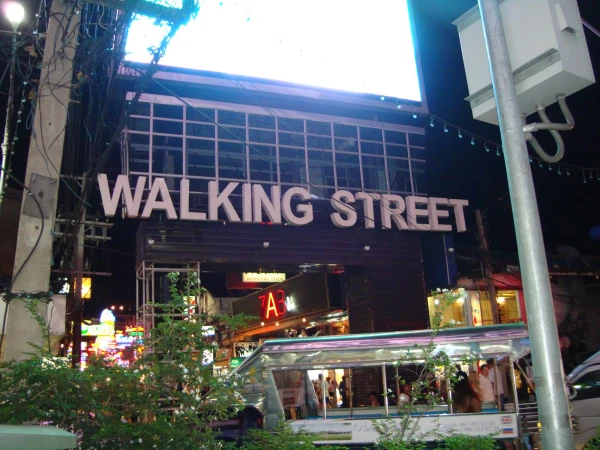 Walking street. Без нее Паттайя не Паттайя...