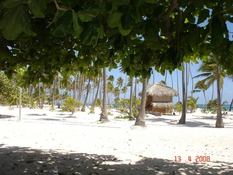 Живописные уголки пляжа Bavaro.