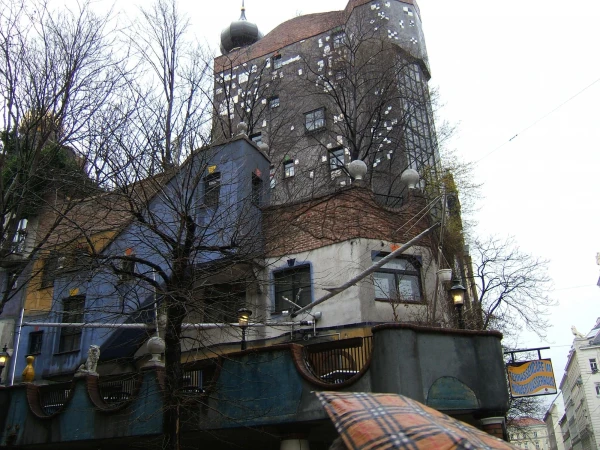 Дом Хундертвассера