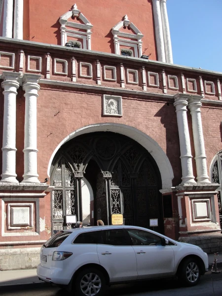вход в монастырь. Мужской