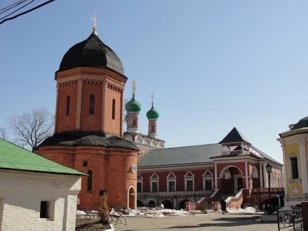 внутри монастыря
