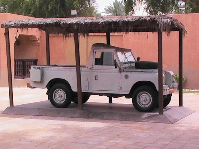 LR Defender подареный Шейху Заеду английской королевой