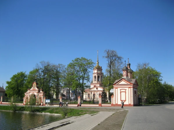 Крестовоздвиженская церковь.