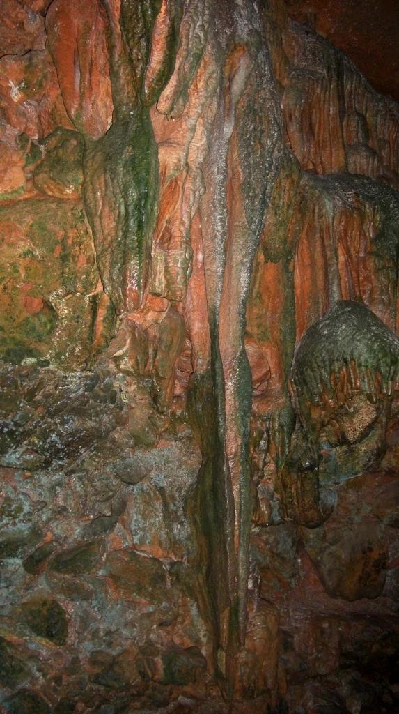 в пещере Далматас