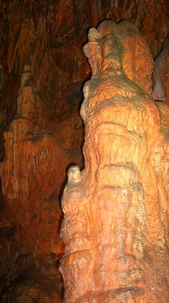 в пещере Далматас