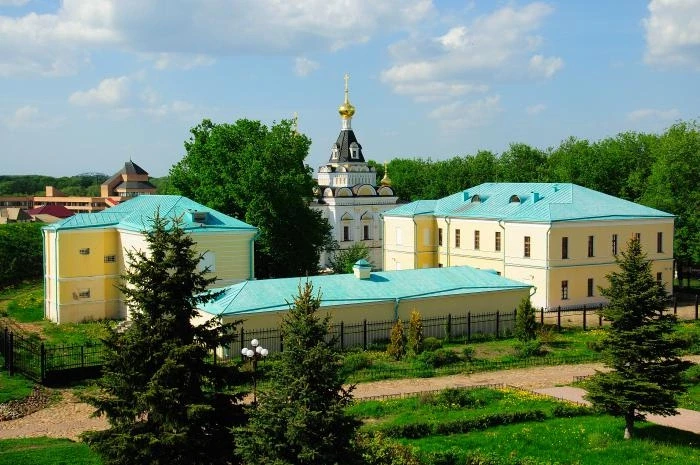 Дмитров. Кремль. Елизаветинская церковь и здания бывшей тюрьмы