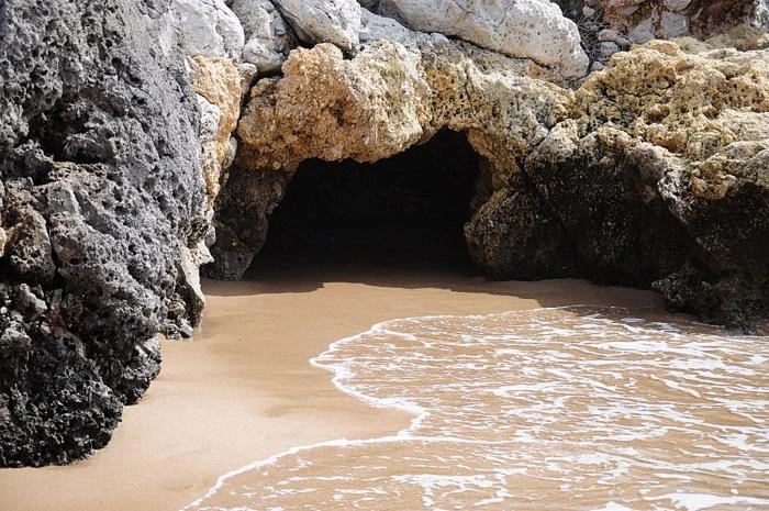TSAMBIKA BEACH