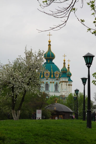 Вид на Андреевскую церковь