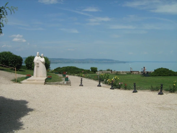 Панорама о.Балатон с п-ва Тихань