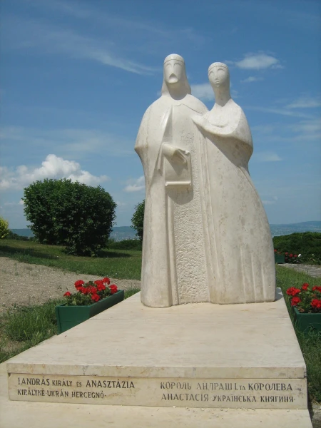Памятник королю Андрашу I и княгине Анастасие