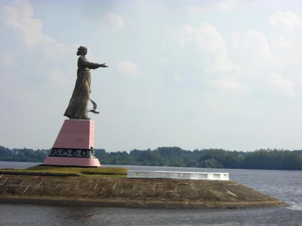 Вверх по Волге (из Ярославля в столицу бурлаков) 