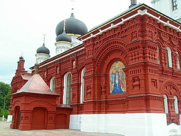 - Храм Тихвинской иконы Божией Матери