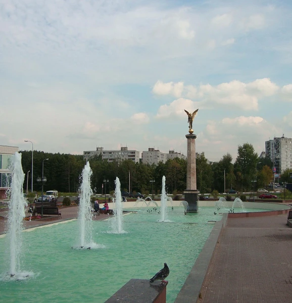 Фонтаны мемориально-паркового комплекса.